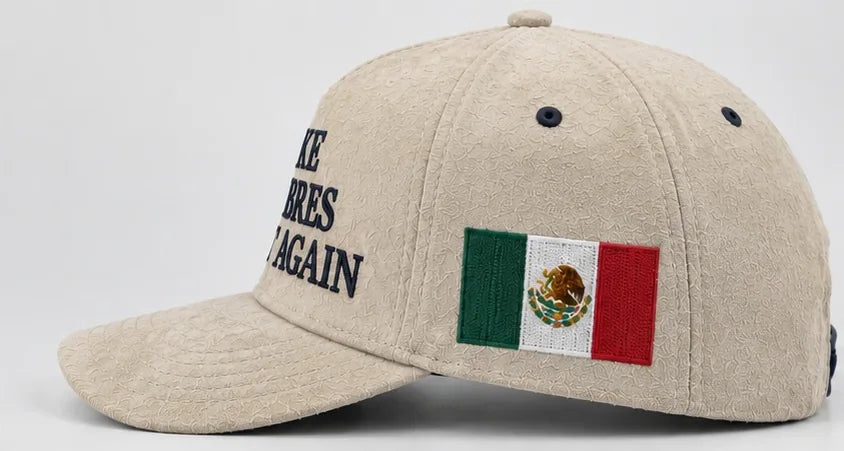 Lado izquierdo de la gorra, con la bandera de México bordada